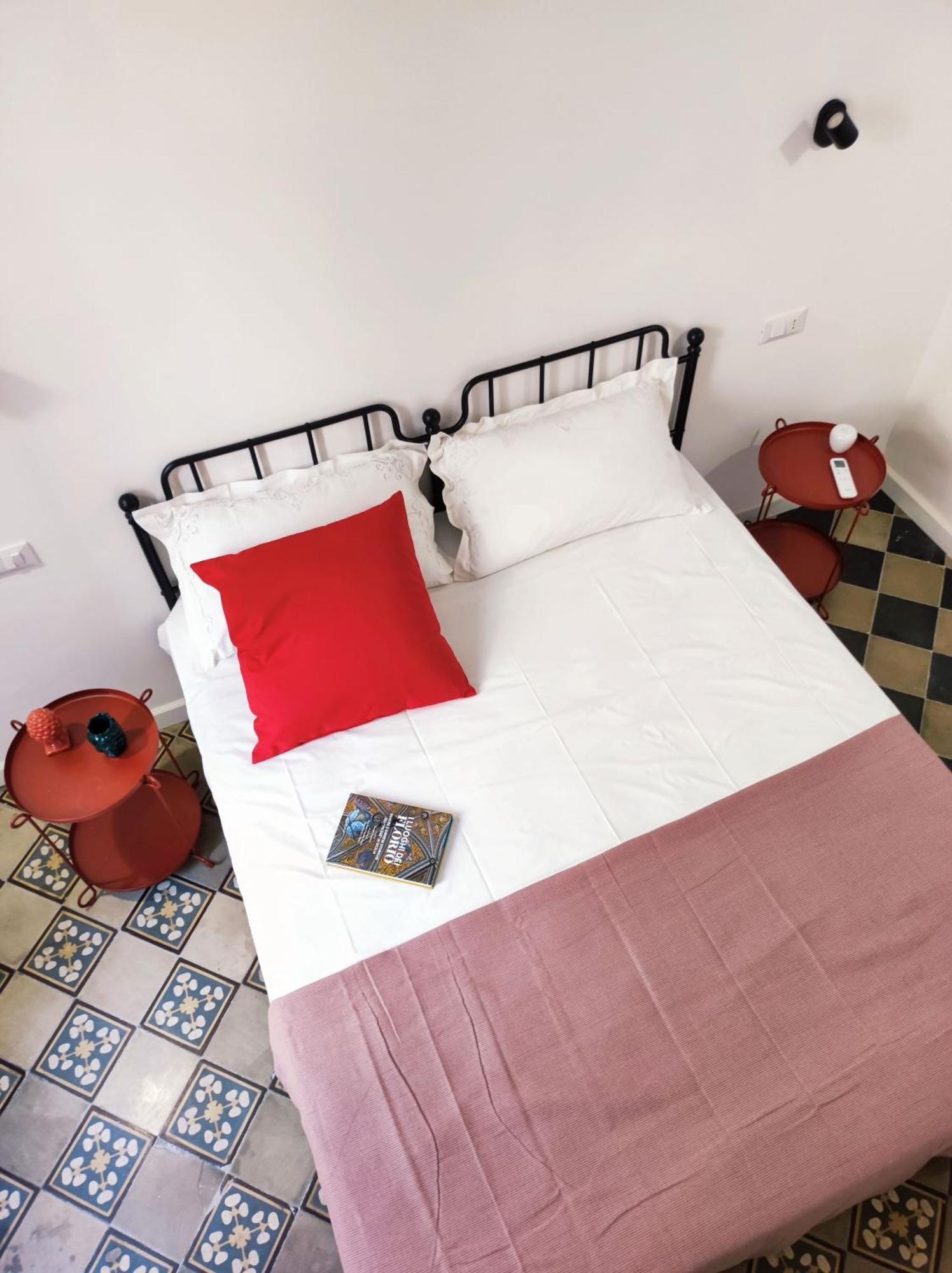 Donna Oliva Guest House Palermo Bagian luar foto