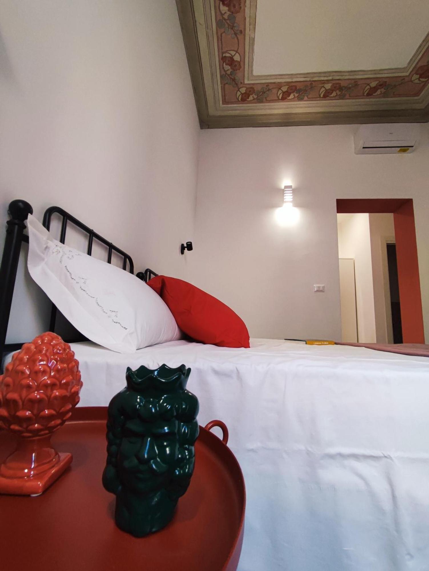 Donna Oliva Guest House Palermo Bagian luar foto