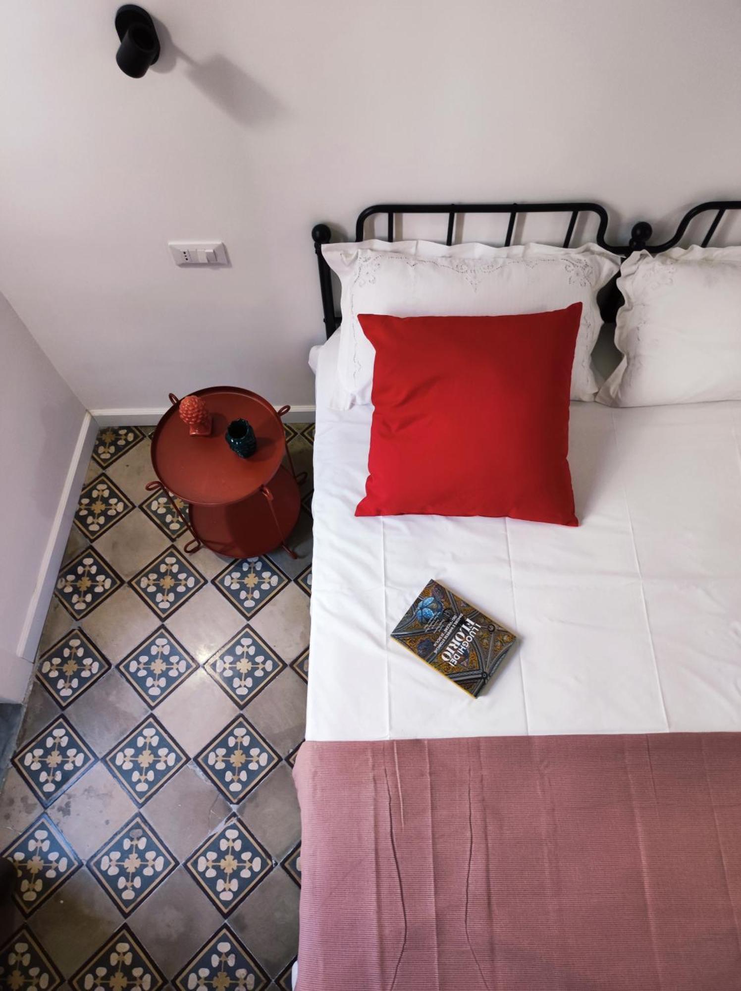 Donna Oliva Guest House Palermo Bagian luar foto